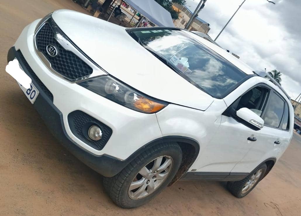 Vignette 3 : Voiture Hyundai de couleur blanche