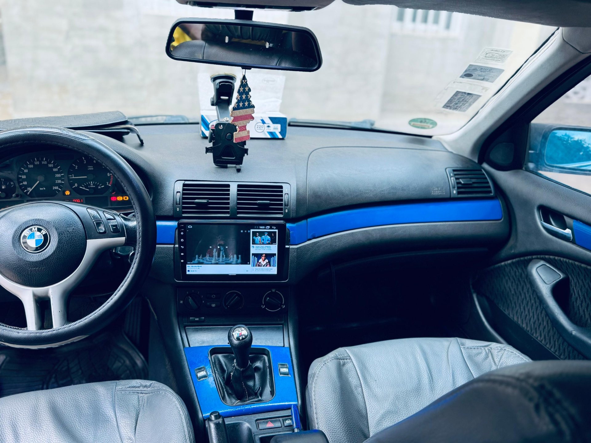 Vignette 2 : BMW noire clean