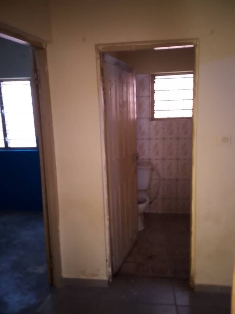 Vignette 3 : 2CHAMBRE SALON WCD INTERNE AVEC CUISINE ET TERRASSE À LOUER