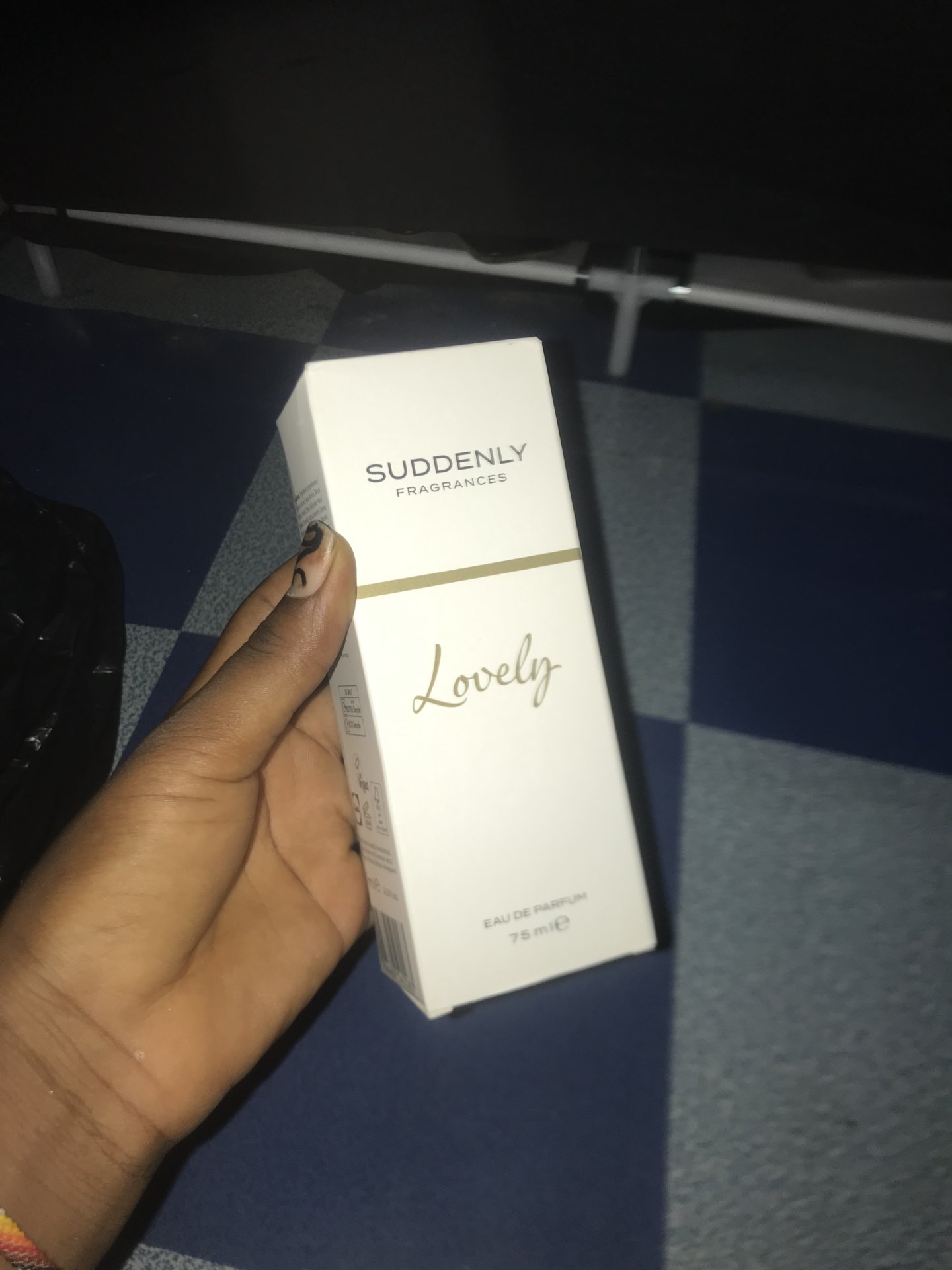 Vignette 6 : Les parfums suddenly