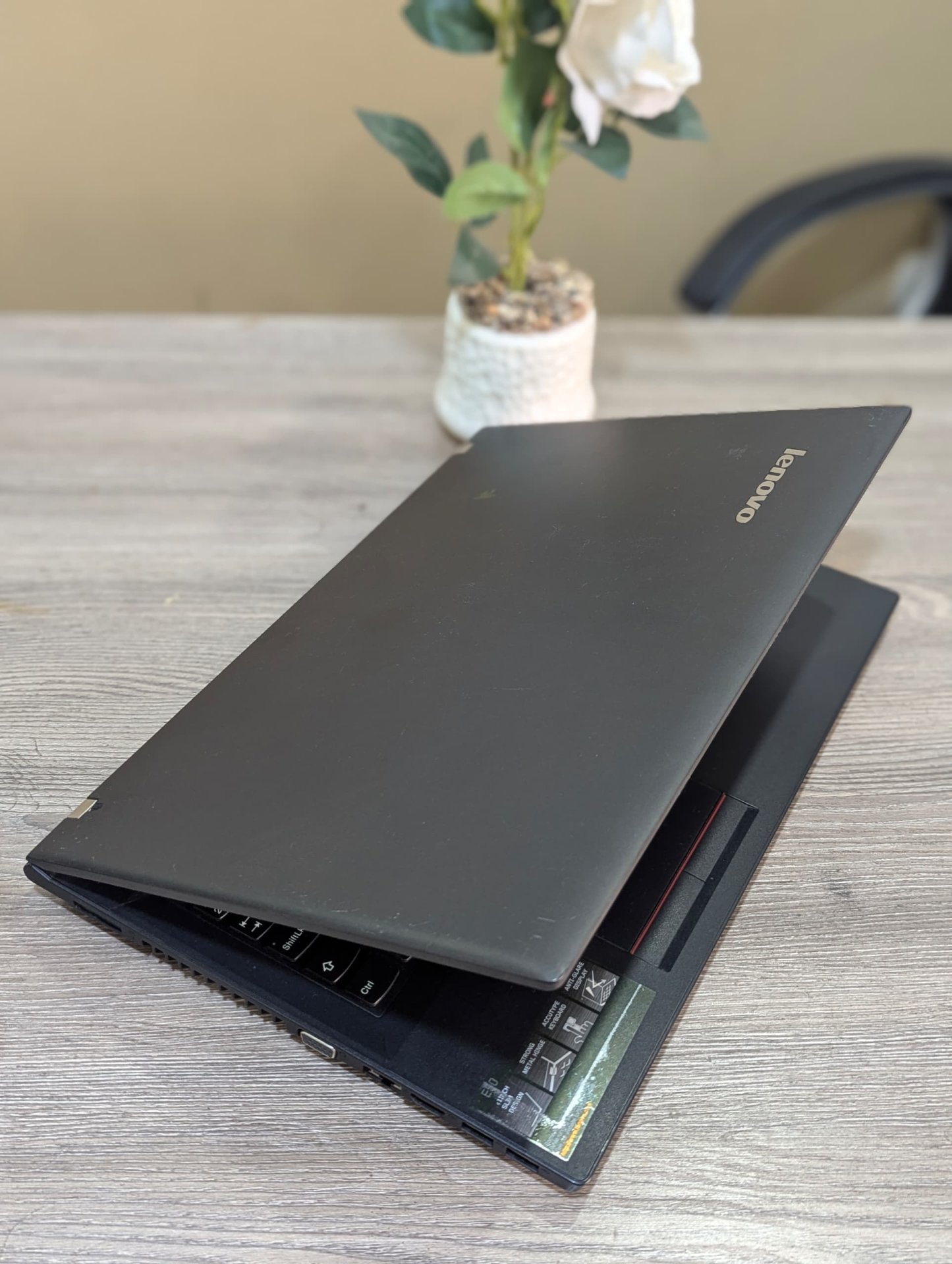 Vignette 2 : LENOVO SLIM core i5