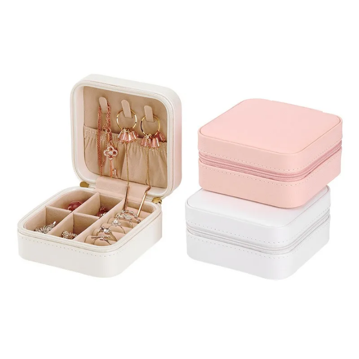 Vignette 3 : Boite de rangement de collier, boucle d'oreille etc ...