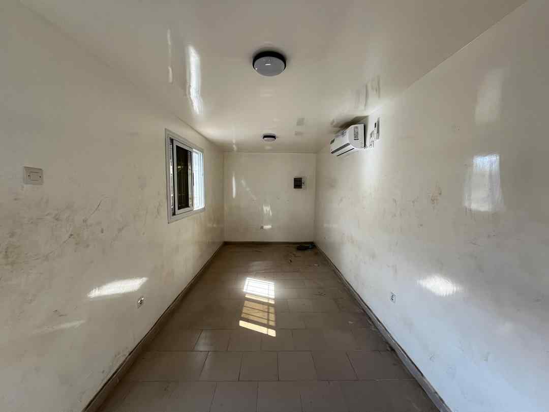 Vignette 6 : Conteneur amenagé ou bureau de chantier