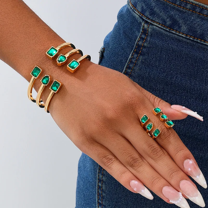 Vignette 3 : Chics chaussures et chics bracelets pour femme 😍